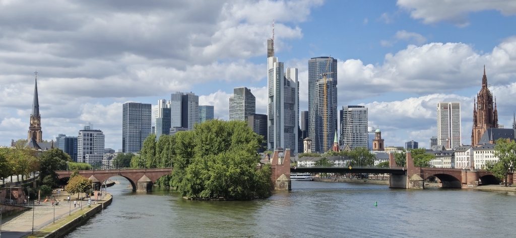 Frankfurt am Main - Skyline - Dreikönigskirche (linkes Mainufer | Sachsenhausen) | Kaiserdom (rechtes Mainufer | Altstadt)