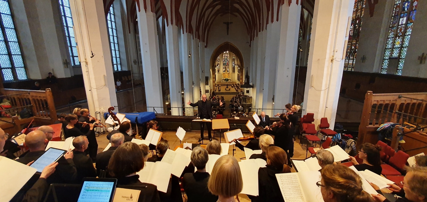 Der Kurt-Thomas-Kammerchor zur Motette in der St. Thomaskirche zu Leipzig im Oktober 2022 | Leitung: Andreas Köhs